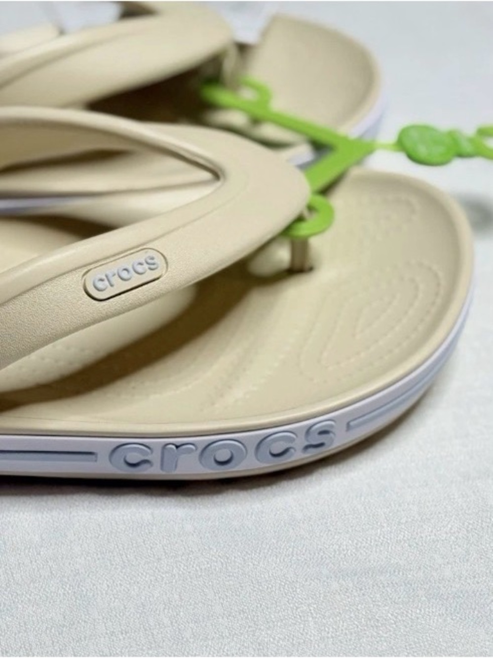 New Crocs Women’s Bayaband Flip Beige Cream Sandals Flip Flip Size 9 - Picture 4 of 6